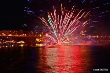 Los fuegos de Melenara, una explosión de color (Foto Celia Fernández)